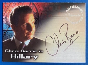 2001 LARA CROFT TOMB RAIDER - AUTOGRAPH CARD A4 CHRIS BARRIE as Hillary - Picture 1 of 2