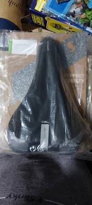 Selle Italia Garda Man Gel Flow Sportourer 165x270mm Saddle (Black) - Image 1 of 4