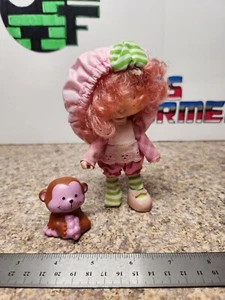 Muñeca tarta de frambuesa y mascota mono ruibarbo - Imagen 1 de 6