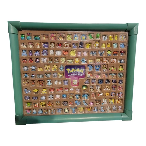 Hasbro - Pokemon Collectors Case - 151 plus Togepi Cover