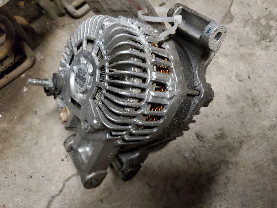 CHRYSLER 200 Alternator (Sdn), 2.4L (160 amp) 15 16 17 - Image 1 of 1