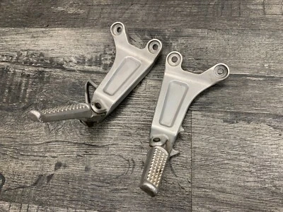 本田 2003 2004 CBR600RR 原始设备制造商后乘客脚凳脚踏支架钉 — 第 1/4 张图片