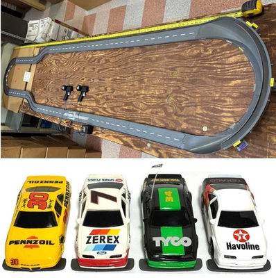 RARO 18 ft 1992 TYCO TCR HIGH BANK CURVE Ranura menos JUEGO DE CARRERAS con 4 Coches Foto 1 de 4