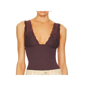 Top de encaje elástico acanalado Cami Intimately Free People Power Play cuello profundo talla S - Imagen 1 de 11