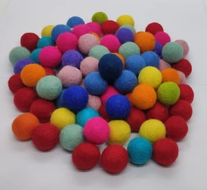 1.5 cm, 1050 Pom Pom felt balls 15 colors Lot Nursery garland making beads - Picture 1 of 4