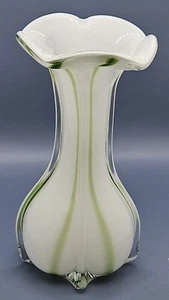 Green And White Handblown Glass Vase With Scalloped Edge. 7 1/4" Tall. Perfect!! - Picture 1 of 12