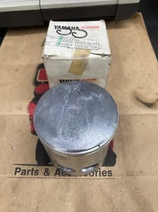 YAMAHA OEM 3R O/S PISTON 500-11637-02-00 1975-1976 DT250 DT400 - Picture 1 of 8
