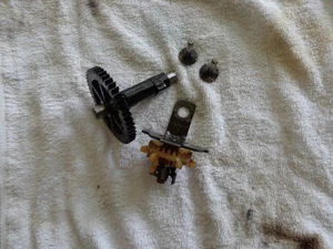Briggs & Stratton 691449 691997 690548 Cam Governor & Tappet (25AG27) - Picture 1 of 3