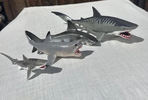 Dinosaurier Spielfigur Chap Mei Toys R Us Hai Megladon Kiefer Tiger + 3 kleine Haie - Bild 1 von 8