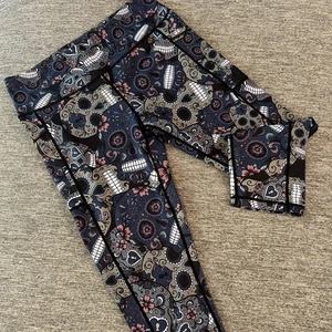 CVG Sugar Skulls Constantly Varied Gear Squat Proof Capri Leggings Sz XL EUC - Picture 1 of 8