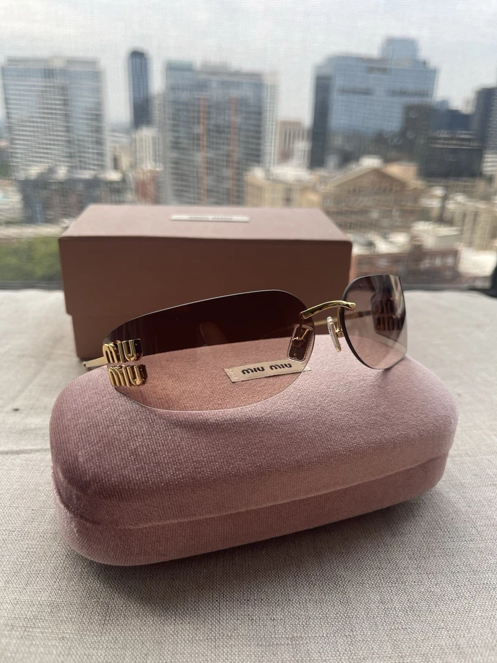 Gafas de sol para mujer MiuMiu MU54YSGold marrón claro” Foto 1 de 4