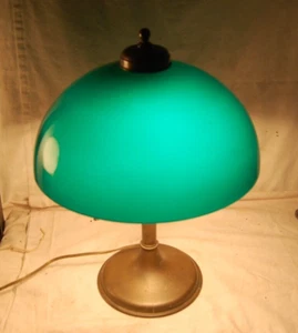 Vintage desk lamp, brass base, emerald green glass shade, Emeralite style - Picture 1 of 7