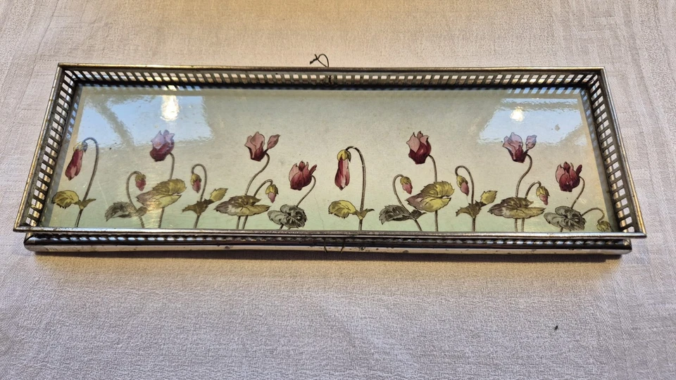 Antikes Tablett Jugendstil  Porzellan mit Alpenveilchen-Motiv im Metallrahmen - Bild 1 von 1