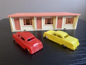 Plasticville USA O/S Motel Kit 1621 100 BUILT w/ 2 Cars Model Train Railroad RR - Picture 1 of 16