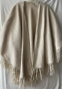 VINTAGE IVORY CREAM WOOL CAPE WRAP SHAWL WITH FRINGE, MINT BARELY USED CONDITION - Picture 1 of 15