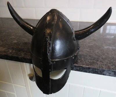 Casco de utilería vintage vikingo medieval elegante de fibra de vidrio Foto 1 de 4