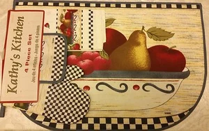 SET CUCINA 4 PZ: TAPPETINO CUCINA, ASCIUGAMANO, PORTA PENTOLE E GUANTO FORNO, FRUTTA di HD - Foto 1 di 11