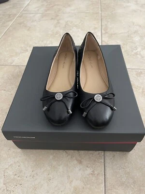 Zapatos planos para mujer Antonio Melani de cuero negros talla 7 Foto 1 de 2