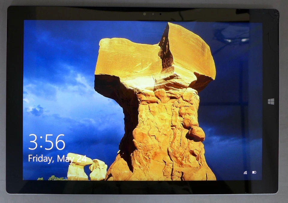 Microsoft Surface pro 3, 13", Silver, i5, 4GB,128GB- Broken screen,Touch problem - Image 1 of 4