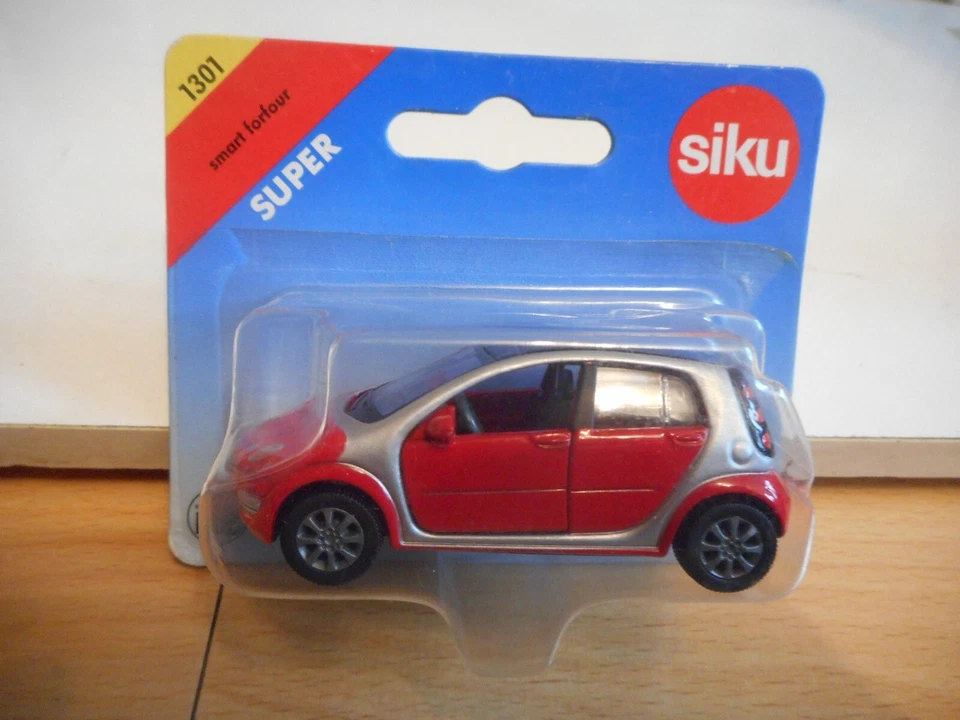 Siku Smart Forfour en rouge sur blister (1301) - Photo 1/1