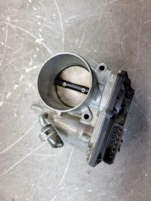 2013 2014 2015 2016 2017 2018 2019 Subaru Outback Legacy 2,5 L carrocería del acelerador  Foto 1 de 4