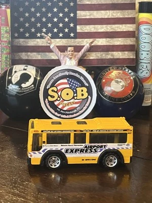 Matchbox Airport Express Bus Transporter 1:110 Yellow Diecast USED EX Condition - Image 1 of 4