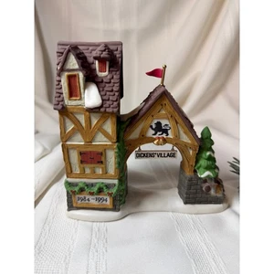 Poster Dept 56 Dickens’ Village 10 Anniversario 1984-1994 9871-0 - Foto 1 di 6