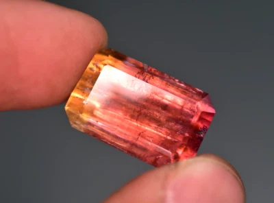 19 ct Tri Color Tourmaline Tremendous piece of Afghanistan Mines. - Image 1 of 4