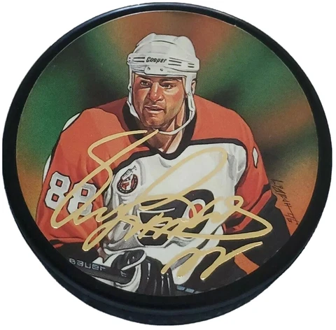ERIC LINDROS #88 FLYERS NHL NHLPA 1996 PHOTO VINTAGE PUCK 🇸🇰STAMPED ON SIG! Cover