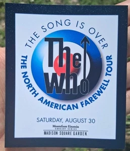 Imán promocional de la gira WHO 2025 sábado 30 de agosto evento Madison Square Garden NYC  - Imagen 1 de 2