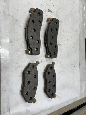 NUEVAS pastillas de freno delanteras para Chrysler Cordoba 1977 D84 / 65-84 Foto 1 de 2