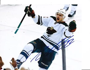 MINNESOTA WILD NINO NIEDERREITER SIGNED CELEBRATION 8X10 - Picture 1 of 1