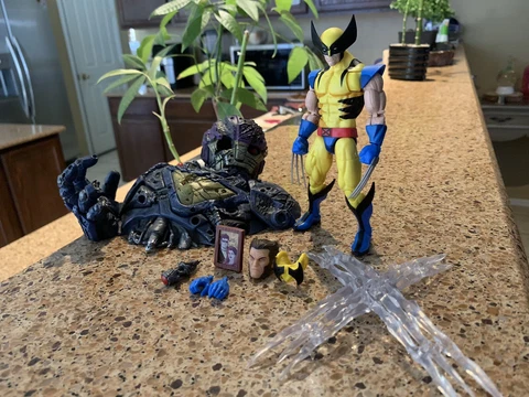 Marvel Legends VHS X-Men Animated Series Wolverine WITH MEZCO SENTINEL STAND Cover