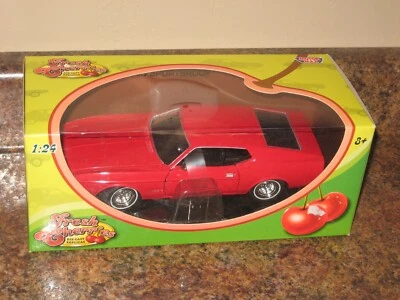 Motormax Fresh Cherries 1:24 1971 Ford Mustang techo deportivo '71 capó de apertura rojo Foto 1 de 4