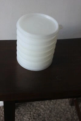 TUPPERWARE HAMBURGER KEEPERS 6 WITH SEAL - Image 1 of 2