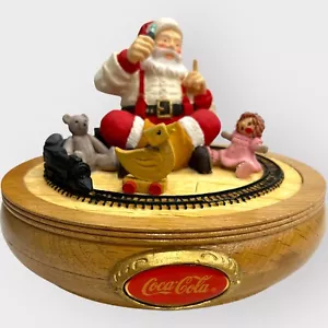 Caja de música tren vintage de Coca Cola Santa Toys desfile de soldados de madera - Imagen 1 de 12