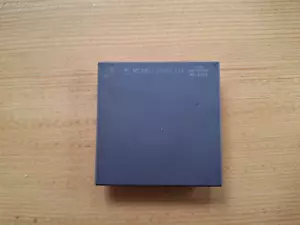 MOTOROLA MC68EC040RC33A uncommon 1J46X 68040 Vintage CPU no MMU, FPU AMIGA GOLD - Picture 1 of 4