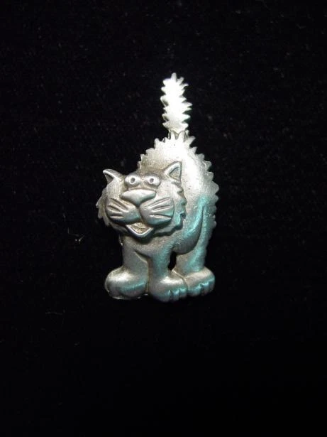 "JJ" Jonette Jewelry Silver Pewter 'Smiling Cat' Tack Pin - Image 1 of 1