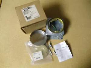 Hubbell B2529 Messing Abdeckung Dualevel Boden 110V AC Steckdose Box One Gang NOS - Bild 1 von 5