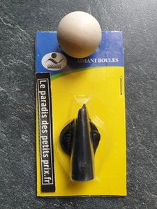 1 cochonnet de pétanque en bois 3 cm environ + 1 aimant ramasse boule - Photo 1/1