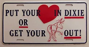 ETIQUETA DE LICENCIA PONE TU CORAZÓN EN DIXIE OR OBTÉN TU ASS OUT - HECHA EN EE. UU. - Imagen 1 de 1