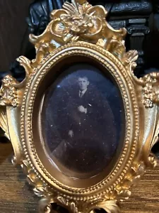 19th Century Tintype Photo Young Man In Suit, In Gilt Oval Frame - Picture 1 of 6