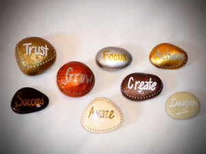 8 rocas metálicas inspiradoras pintadas a mano - crear, tener éxito, lograr, confiar - Imagen 1 de 5