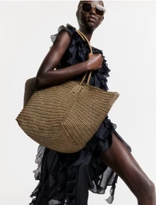 THE WHITE LOTUS H&M Straw Shopper Paper Bag Tote w Pouch Limited Edition NWT - Picture 1 of 9