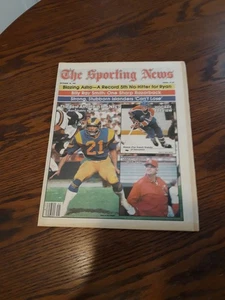 OCTOBER 10,1981-THE SPORTING NEWS-WAYNE GRETZKY,NOLAN CROMWELL & WHITEY HERZOG - Picture 1 of 1