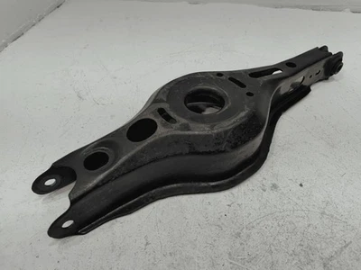 2014-2024 TOYOTA CAMRY BRAÇO DE CONTROLE INFERIOR TRASEIRO ESQUERDO DO LADO DO MOTORISTA FABRICANTE DE EQUIPAMENTO ORIGINAL - Imagem 1 de 4