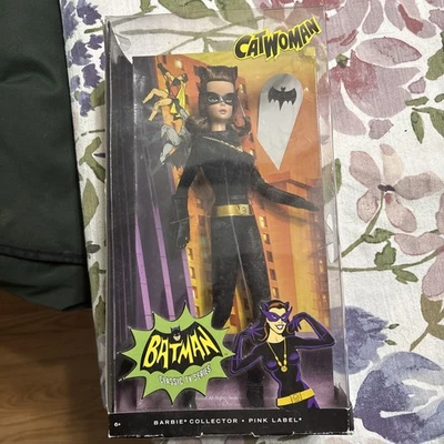 Barbie Coleccionista Etiqueta Rosa "CATWOMAN" Julie Newmar Batman Serie de TV Clásica Foto 1 de 2