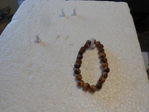 Bracciale tondo elastico con perline in legno. - Foto 1 di 2