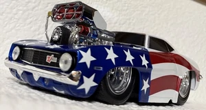 Custom Slammed 1/18 Muscle Machines 69 Camaro Z28 Stars & Stripes USA Flag - Picture 1 of 8