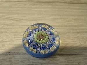 VINTAGE~OUTSTANDING DESIGE PAPERWEIGHT - Picture 1 of 12